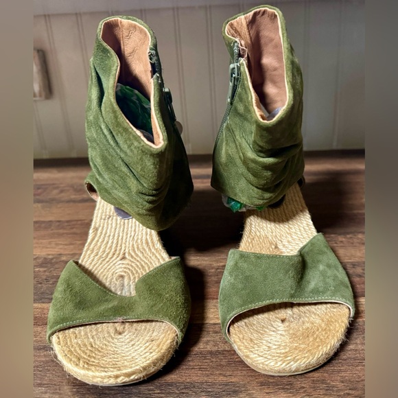 Eric Michael Olive Green Suede Espadrille Sandals Size 39 9 - Picture 2 of 13